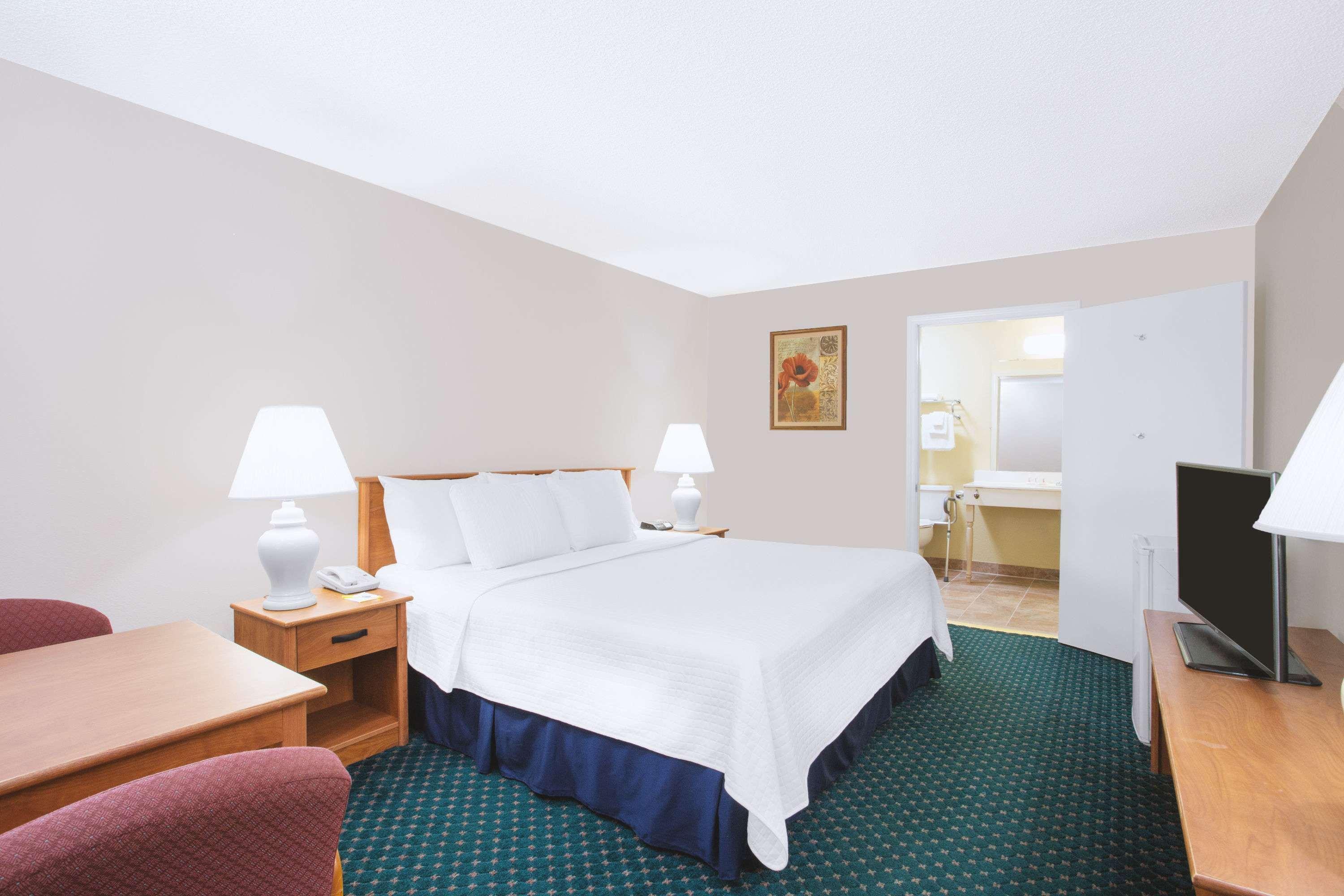 Days Inn By Wyndham Wytheville Exterior photo